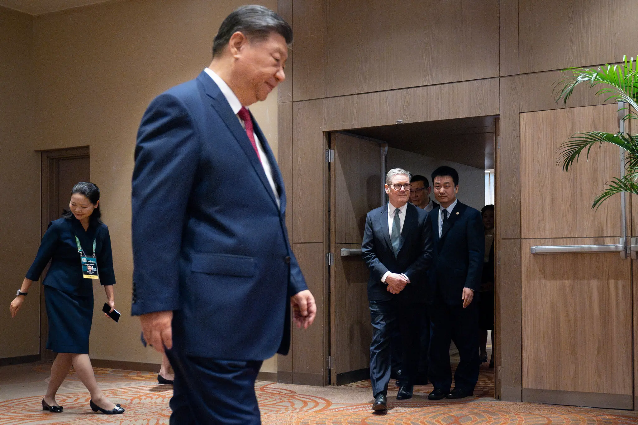 Між загрозою й вигодою: як Британія балансує між Китаєм і безпекою